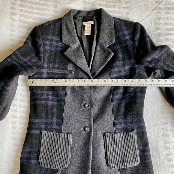 Sundance navy and gray plaid jacket with ribbed cuffs and pockets. Size 6 - Picture 9 of 11